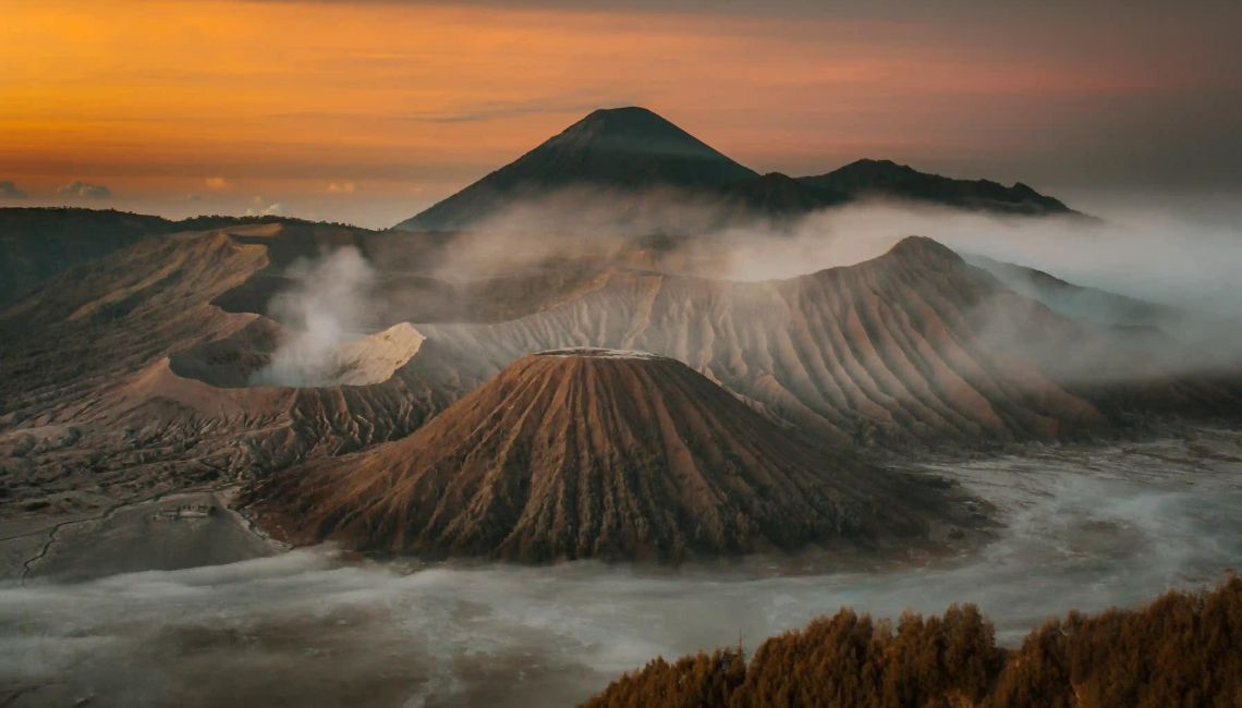 Experience the Best Moment at Bromo Mountain: A Guide to Unforgettable Sunrises